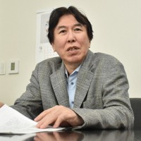 旧統一教会と政治の問題について語る紀藤正樹弁護士＝東京都千代田区で2024年9月26日、春増翔太撮影