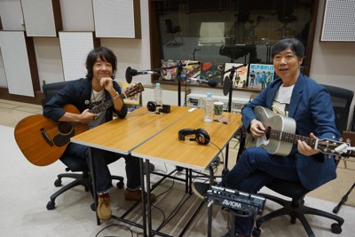 9月23日に1日限定で復活したNHKFMの番組「ディスカバー・ビートルズⅡ」の放送後、インタビューに応じた番組パーソナリティーの和田唱さん（左）と杉真理さん＝東京都渋谷区で2024年9月23日午後6時13分、井上知大撮影