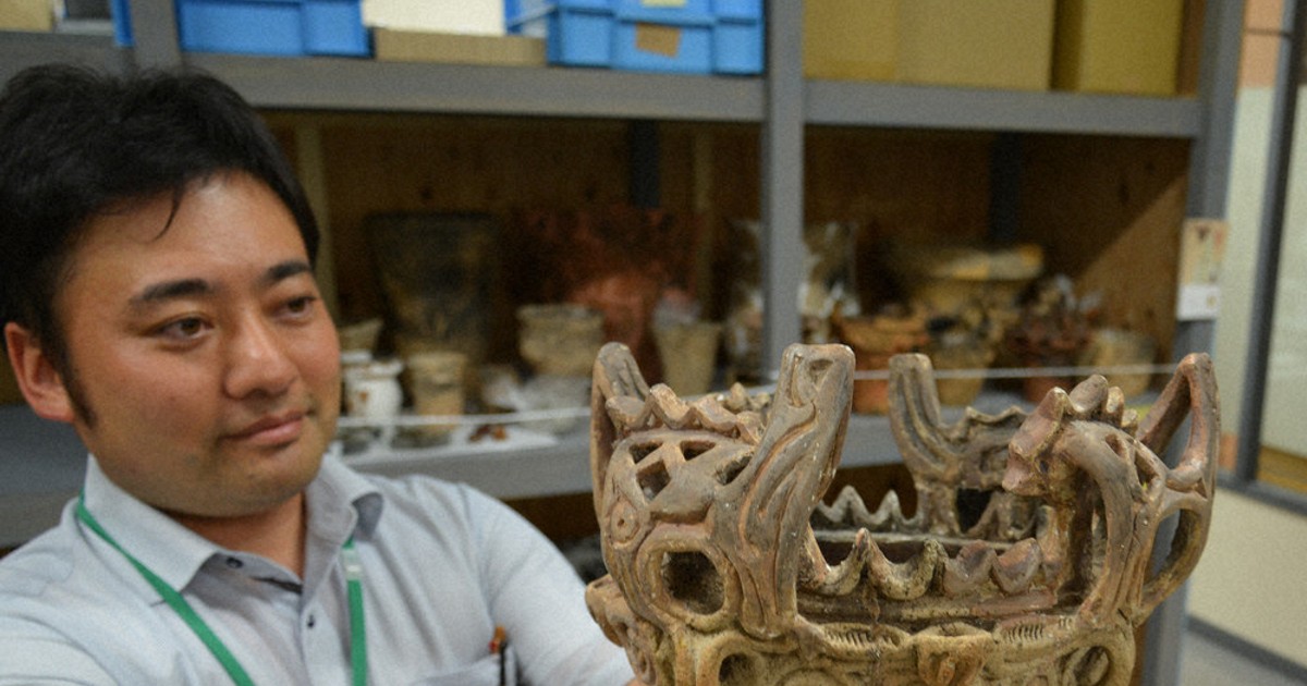 火焔型土器「本物」触って 縄文時代もっと身近に 艶と厚み、持ち運び