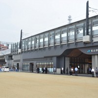 JR松山駅の新駅舎西口＝松山市で2024年9月28日、山中宏之撮影