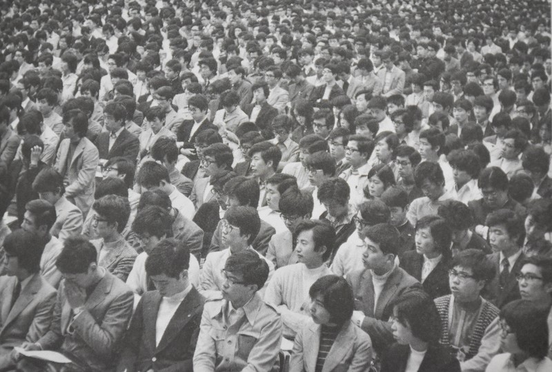 ハンストや集団就職、マンモス入学式…昭和・平成の中高生写真集 [写真