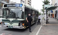 A bus belonging to Kyoto City Bus, whose revenue declined considerably in fiscal 2019, is seen here in Kyoto's Kamigyo Ward, on Sept. 20, 2020. (Mainichi/Kenji Yagura)