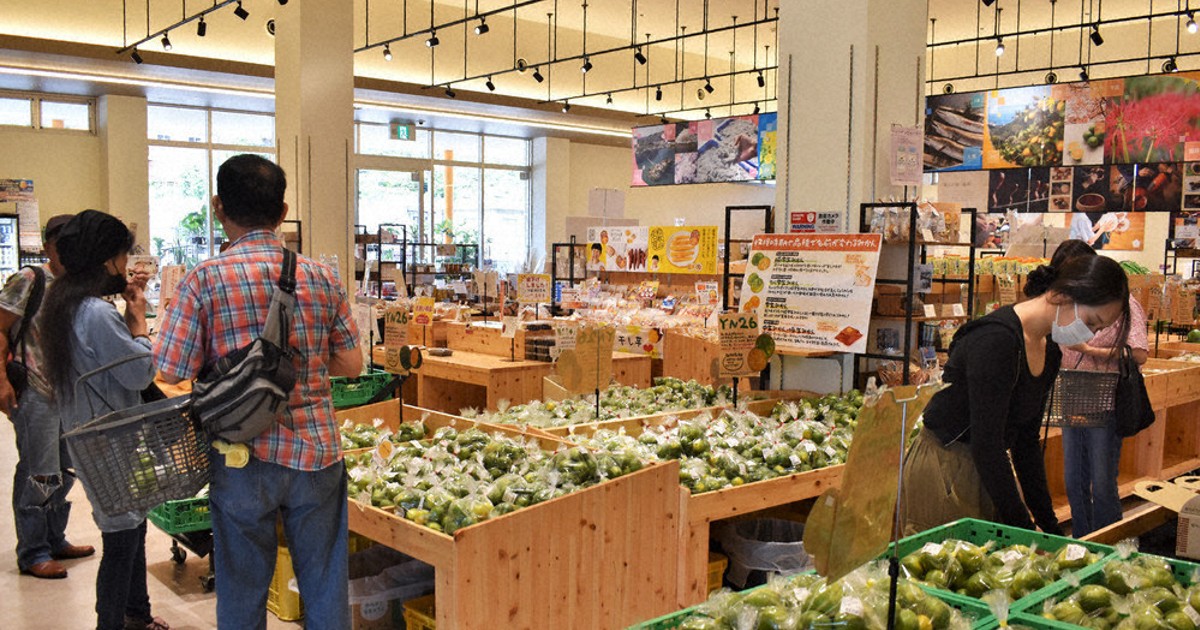 海南サクアス1周年 売り上げ好調、7億円 飲食コーナー充実 地元住民も