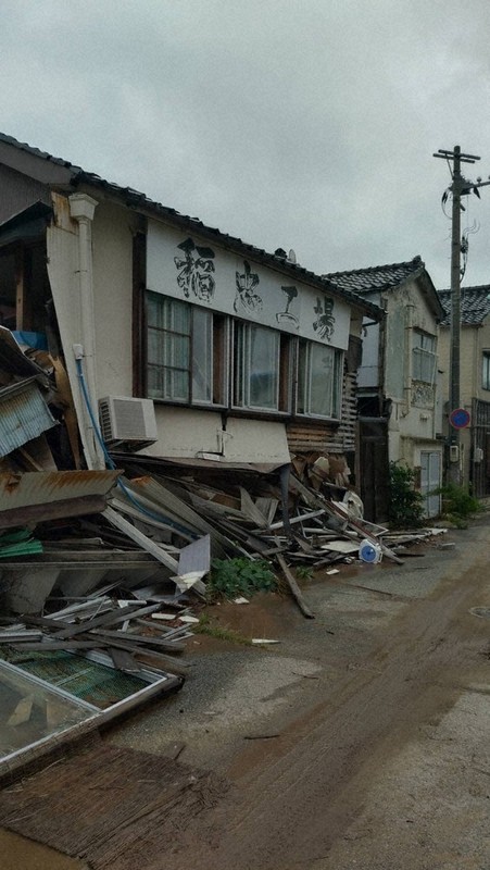輪島塗再建、阻む豪雨 倒壊店舗泥だらけ、中に商品 | 毎日新聞