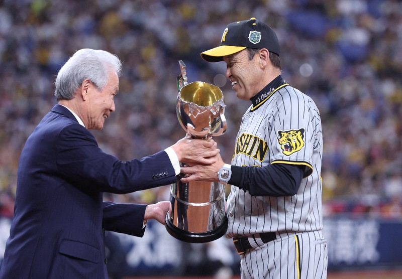 阪神・岡田監督 2年の軌跡 [写真特集1/25] | 毎日新聞