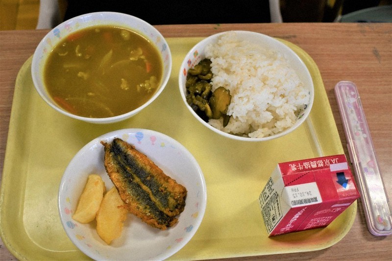 引き揚げ者に思い馳せ 1958年の給食を再現 京都・舞鶴の小中学校