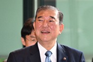 首相官邸に入る石破茂首相＝2024年10月4日午前8時46分、平田明浩撮影