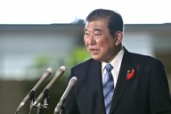 記者の質問に答える石破茂首相＝首相官邸で2024年10月4日午後3時42分、藤井達也撮影