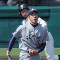 2009年春のセンバツで決勝のマウンドに立つ花巻東（当時）の菊池雄星投手＝阪神甲子園球場で2009年4月2日、小松雄介撮影