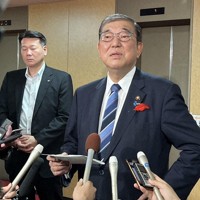 自民党幹部との協議後、次期衆院選の対応について話す石破茂首相（党総裁）＝東京都千代田区の党本部で森口沙織撮影