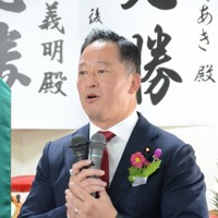 事務所開きで不記載問題を謝罪する自民党の和田義明衆院議員＝江別市で2024年10月5日午前9時34分、石川勝義撮影