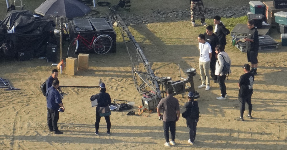 音楽イベントでカメラ機材倒れ、観客4人けが 大阪・泉大津 | 毎日新聞