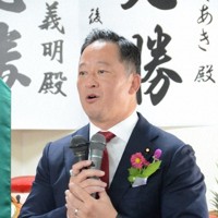 事務所開きで不記載問題を謝罪する自民党の和田義明衆院議員＝北海道江別市で2024年10月5日、石川勝義撮影