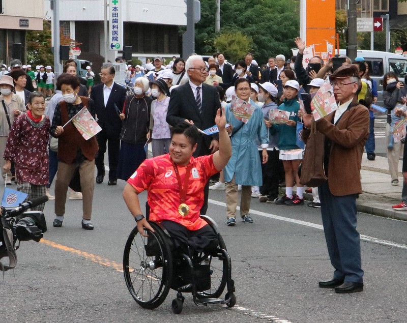 和風 車椅子カバー 金色 和風 車椅子カバー 金色