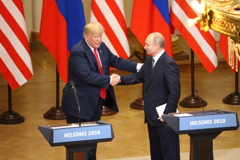 トランプ氏、プーチン氏個人用に秘密裏の贈り物 米記者が新著で暴露