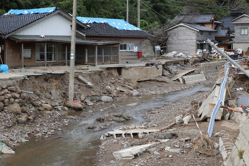 地震の傷痕 えぐる豪雨 能登 一時孤立の集落 流木散乱／生活道崩れ
