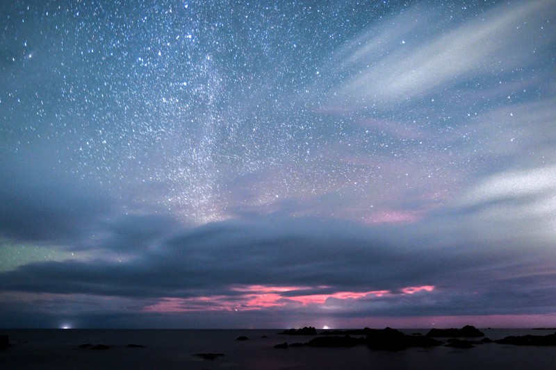 ほんのりと赤い空 山形で低緯度オーロラ観測 北海道など各地でも [写真