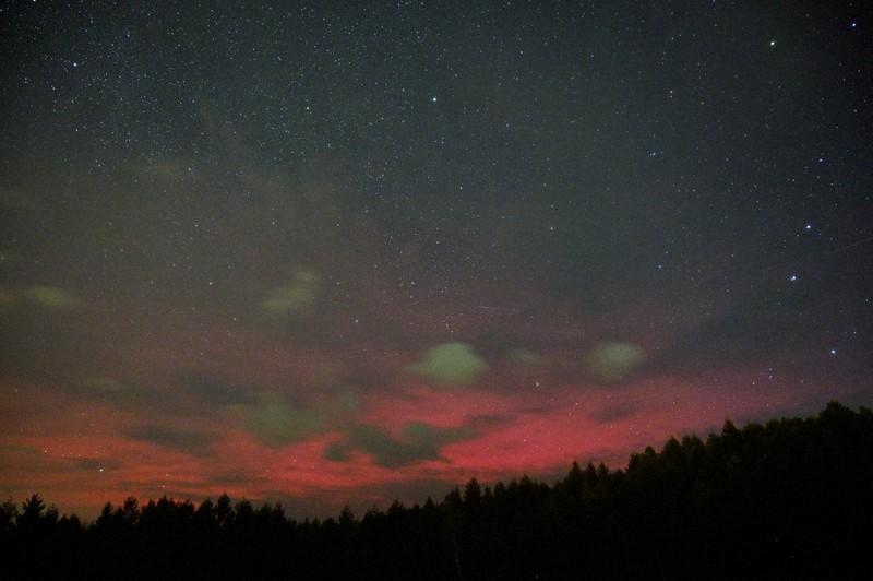 ほんのりと赤い空 山形で低緯度オーロラ観測 北海道など各地でも [写真