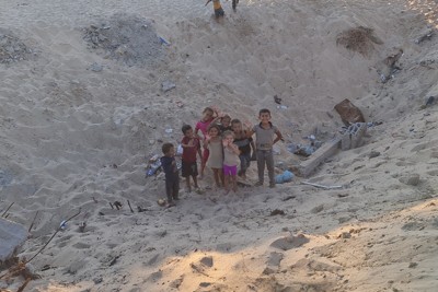 長さ40メートルのクレーター出現 巨大な爆弾で攻撃するイスラエル