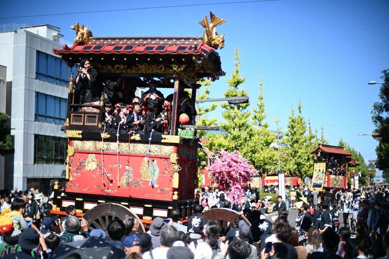 3輪の曳山、からくり人形 400年の伝統に歓声 滋賀・大津祭 | 毎日新聞