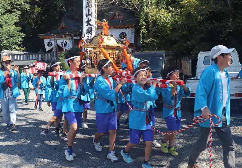 町内に元気なかけ声 5年ぶり、子供神輿 九度山 ／和歌山 | 毎日新聞