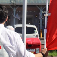 街頭に立つ立候補予定者