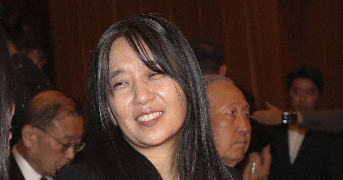 韓江さん「60歳までに3冊書く」 ノーベル賞決定後初の公の場 | 毎日新聞