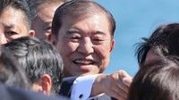 衆院選で支援者らと握手を交わす石破茂首相＝福島県いわき市で2024年10月15日、和田大典撮影