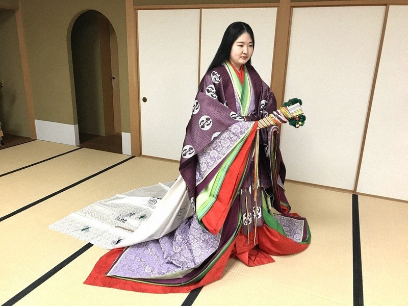 疑問氷解：なぜ昔の女の人は（衣服を）何枚もたくさん重ねて着ていたの