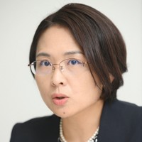 質問に答えるみらい子育て全国ネットワーク代表の天野妙さん＝東京都千代田区で2024年10月17日、内藤絵美撮影