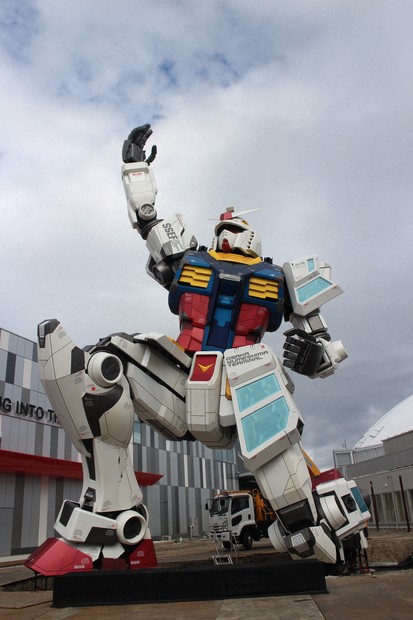 万博会場に実物大ガンダム像 上棟ならぬ「上頭式」でお披露目 | 毎日新聞
