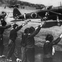 特攻」から80年 4000人が犠牲 「外道な作戦」はなぜ決行された? [写真