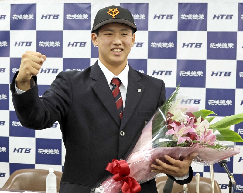 一日も早く1軍に」 花咲徳栄・石塚裕惺選手、巨人1位指名 | 毎日新聞