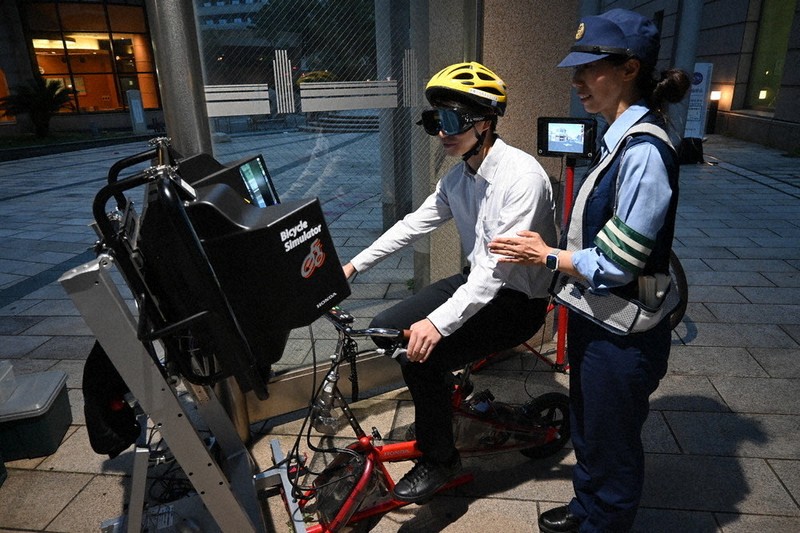 現場から：飲酒自転車 怖さ“体験” 来月から罰則 神戸で県警検問