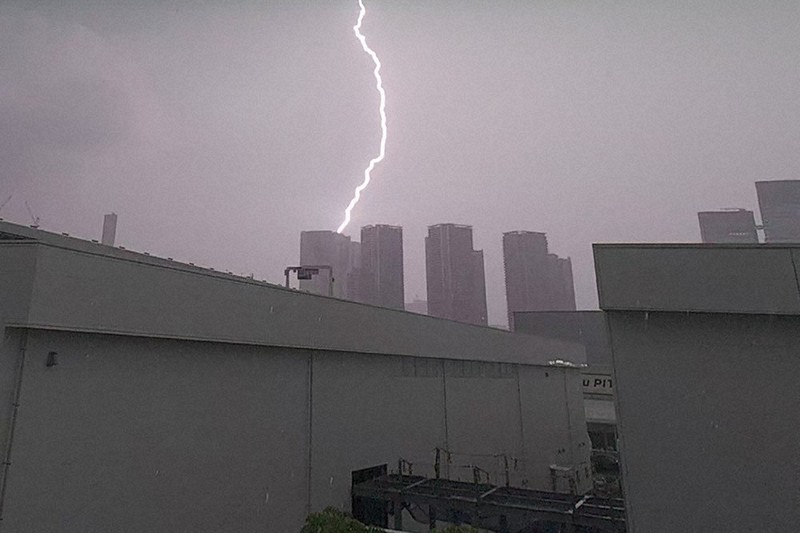 落雷：落雷、昨夏の4倍17万回 高温で発生しやすく 東京・埼玉 | 毎日新聞