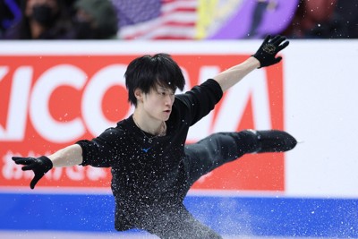 GPカナダ男子公式練習 山本草太、佐藤駿ともに軽快な動き | 毎日新聞