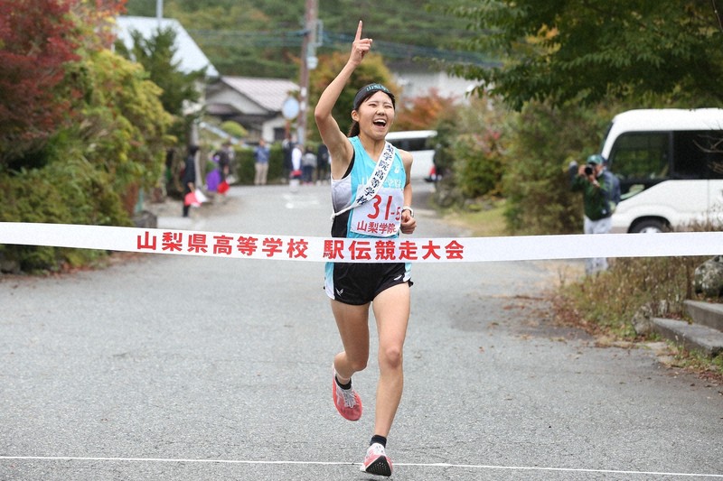 山梨学院が優勝、16年連続24回目の都大路へ 高校駅伝・山梨女子
