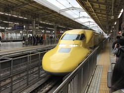 新大阪駅に停車中の923形ドクターイエロー＝記事中の写真はすべて筆者提供