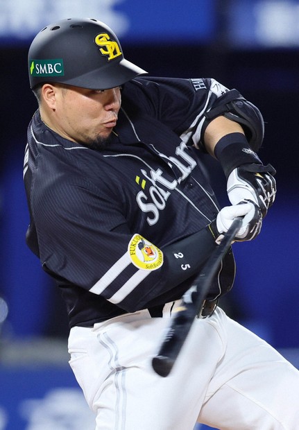 ソフトバンク・山川穂高、初回弾 初の日本シリーズで3安打3打点 | 毎日新聞