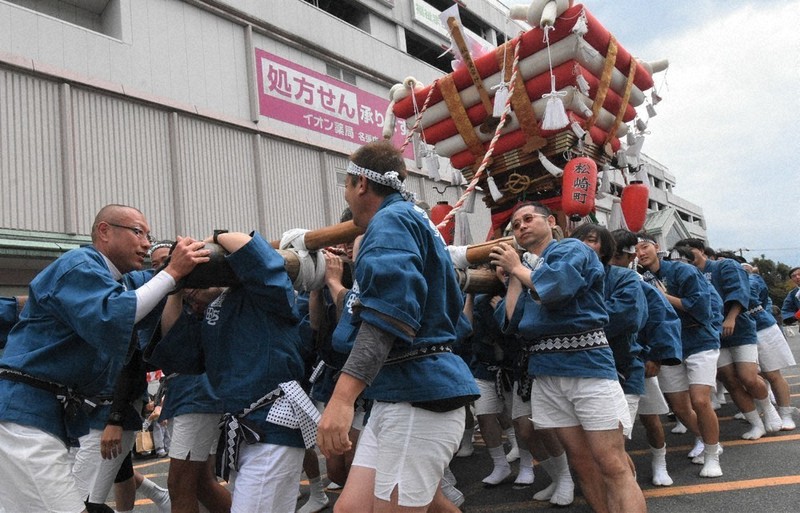 名張秋祭り 意気連綿と響き渡れ 観客魅了、みこし担ぎ威勢良く ／三重