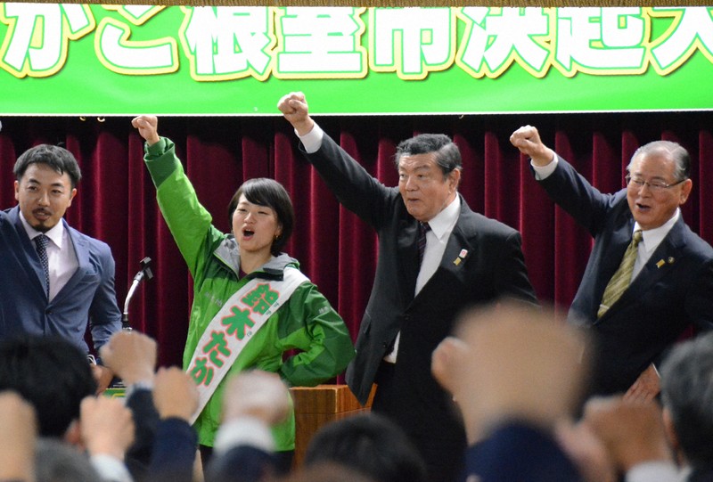 保守の大同団結」北海道7区 鈴木宗男氏の長女、自民公認で当選 | 毎日新聞