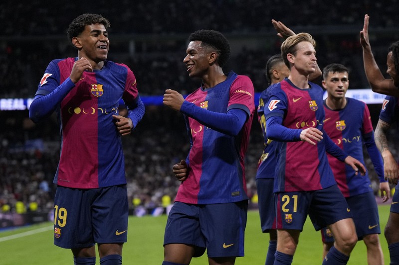 レアル観客がバルセロナ3選手に差別発言疑い SNSに動画掲載 | 毎日新聞