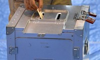 A voter is seen casting their vote in this unrelated image. (Mainichi/Kimi Takeuchi)
