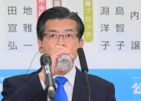 Keiichi Ishii, head of the Komeito party, is seen before being interviewed by a radio station in Tokyo's Shinjuku Ward on the night of Oct. 27, 2024, the day of the lower house election. (Mainichi/Mimi Niimiya)