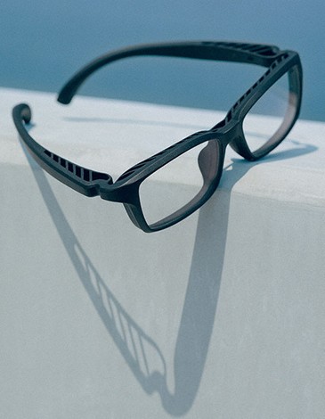 けいざいフラッシュ：金属不使用のメガネ インターメスティック | 毎日新聞