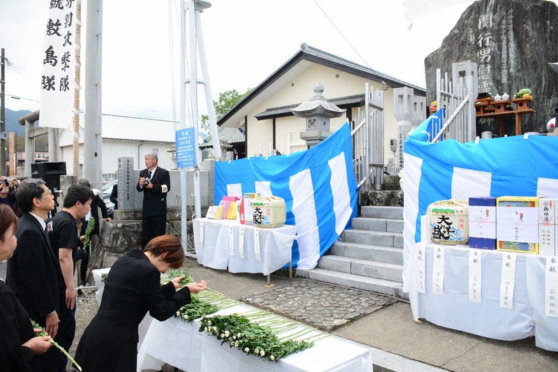 戦後80年へ：特攻隊員の冥福祈る 追悼式 遺族ら恒久平和願い 西条