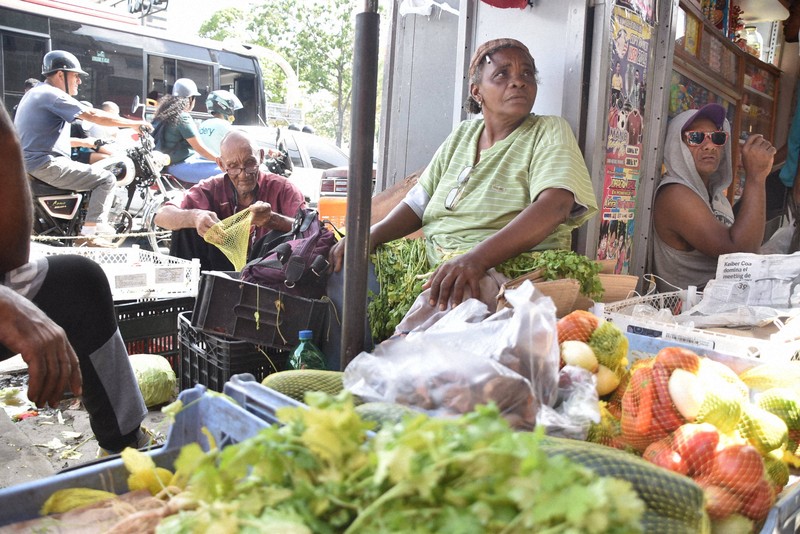 救世主」が一転、独裁者に 民主主義溶かしたベネズエラの25年 | 毎日新聞