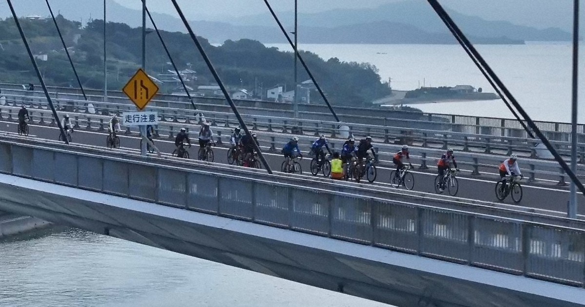 Easy Japanese news in translation: 3,446 cyclists cross Seto