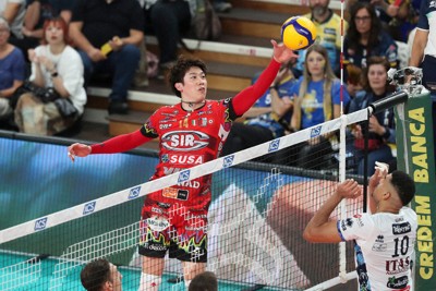 頂点への覚悟：練習時から全プレーを数値化 選手層の厚さに根拠＝石川