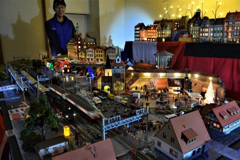 旅愁ドイツの夜景 ジオラマ愛好家ら再現 4日まで鳥取 ／鳥取 | 毎日新聞